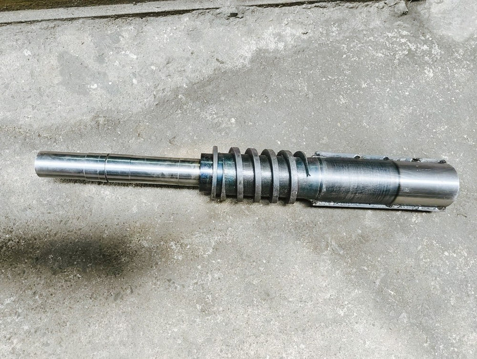 Heavy-duty shaft rod compatible with 6N70 rice huller – supports roller and pulley alignment for stable milling.