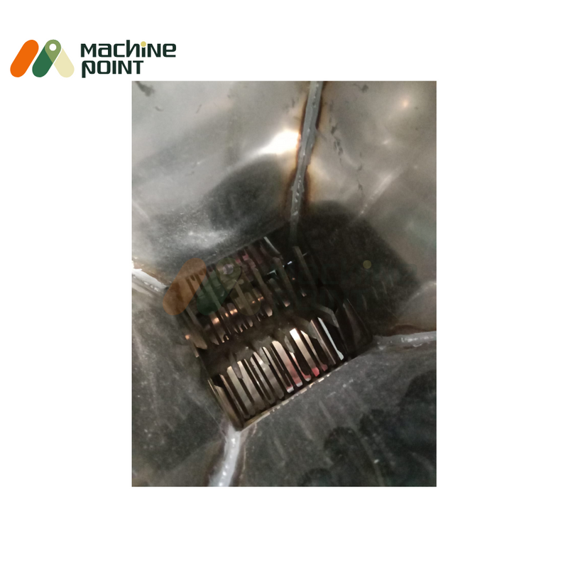 Close-up of the internal blade section of the Chilly Cutter, showcasing sharp, durable stainless steel cutters for efficient chopping.