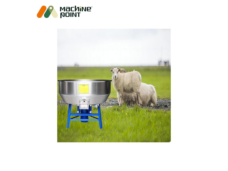 Heavy-duty fodder mixer for cow and buffalo feed – ensures uniform blending of dry and wet materials.

