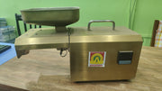 Fully automatic mini oil mill for home and commercial use – energy efficient and portable design